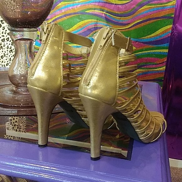 Red Circle Gold Metallic Heels. Size 7.5. Great shape. Wear any occasion. - Picture 2 of 5